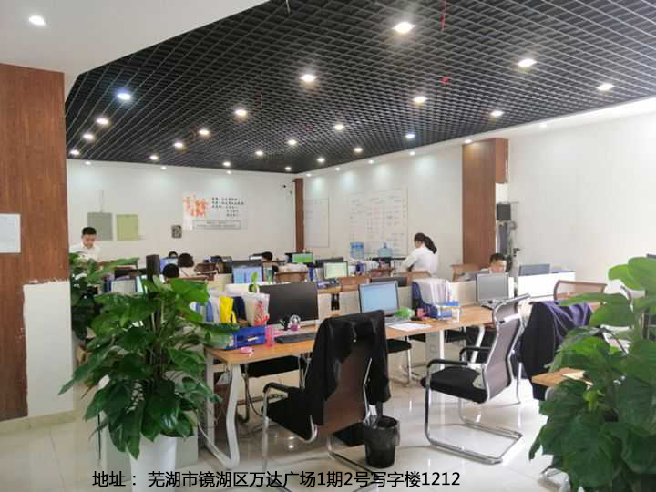 地址：蕪湖市鏡湖區(qū)萬達廣場1期2號寫字樓1212 tell:①⑧⑥⑤⑤③⑥③⑥⑧⑨ 陳穎（18655363689-13275533817） 官網(wǎng):http://www.dgzhengao.com/ 1.建筑業(yè)資質(zhì)，總包12項，專包36項 （建筑，市政，機電，公路，水利，通信，鋼結(jié)構(gòu)，電力，環(huán)保，機電安裝，地基，消防，裝飾裝修，鋼結(jié)構(gòu)，電子智能化，幕墻，城市及道路照明，地基基礎(chǔ)，模板腳手架，勞務(wù)等） 2.資質(zhì)維護托管； 3.安全生產(chǎn)許可證新辦延期； 4.資質(zhì)變更；增項，升級。 5.資質(zhì)轉(zhuǎn)讓； 6.辦理三類人員過期延期； 7.建委特種工辦理 申報建筑勞務(wù)資質(zhì)，必須配置相關(guān)的人員，包括技術(shù)負責人、技工和九大員等。 （1）技術(shù)負責人：1名，2萬左右。 （2）技術(shù)工人：50名，3萬左右（600/人）。 （3）九大員：5名，1萬左右（2000/人）。 總之，企業(yè)人員費用，必須重視，建筑施工人員社保費也是由資質(zhì)代辦公司代為辦理的。為施工人員辦理半年或者一年的社會保險。每個申報人員都要購買社保，合計4萬左右（800/人）。91資質(zhì)管家小編提醒大家，現(xiàn)在社保查得越來越嚴了，如果要辦得盡快了。時間對這樣的朋友來說，簡直太重要了，不允許有半點的拖沓，否則，將損失更多。 